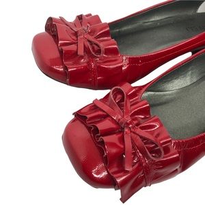 Vaneli Genie Red Smack Metallic Patent Kitten Heel Shoe Sz 9